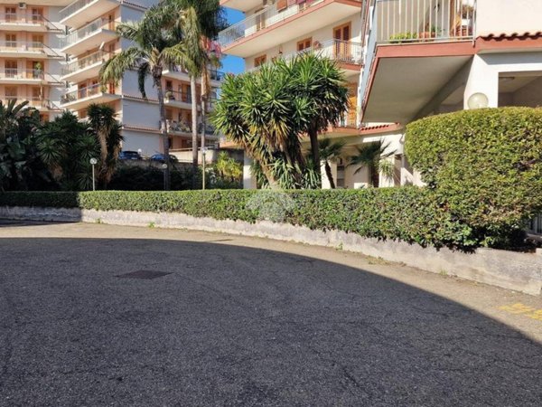 negozio in affitto ad Acireale in zona San Cosmo