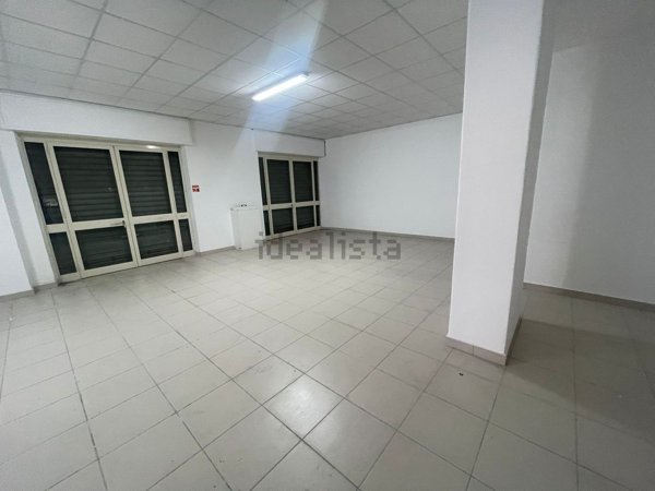 locale commerciale in affitto ad Acireale