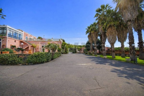 negozio in affitto ad Acireale in zona Santa Tecla