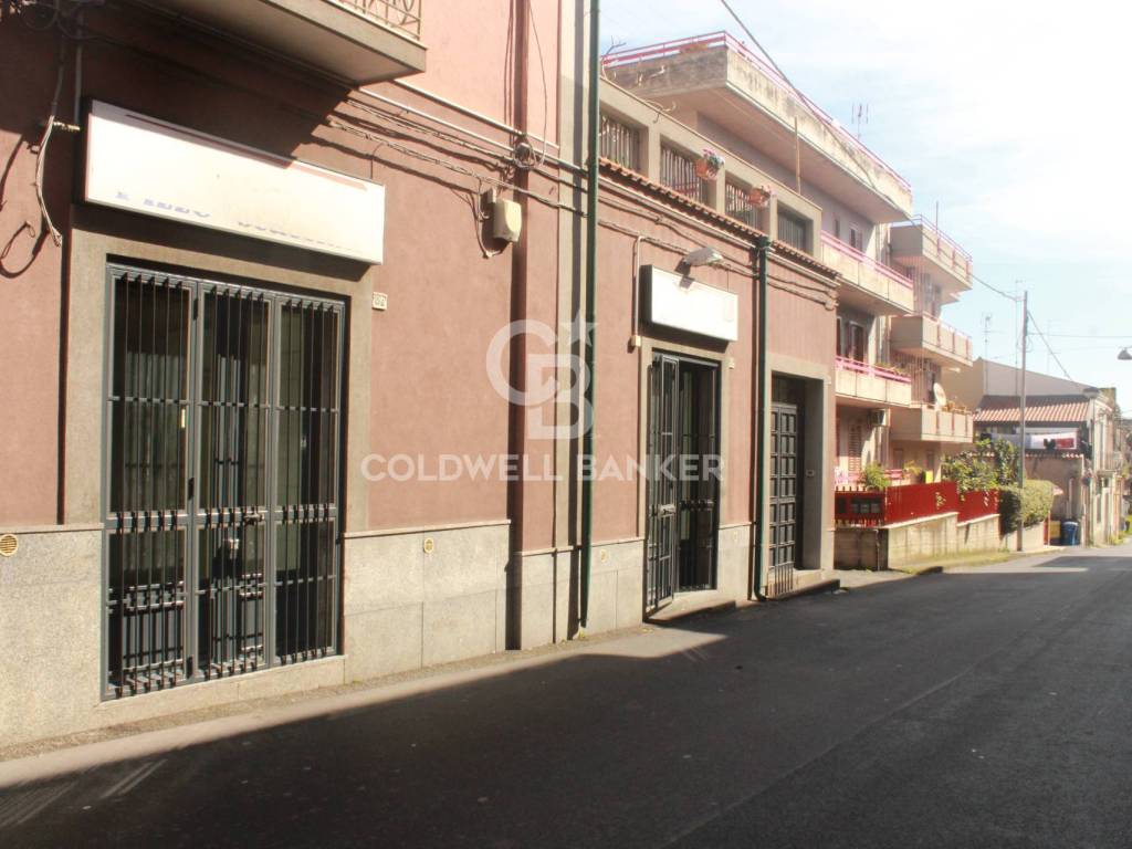 negozio in affitto ad Acireale in zona Aci Platani