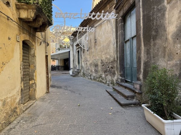 negozio in affitto ad Acireale in zona Centro Storico
