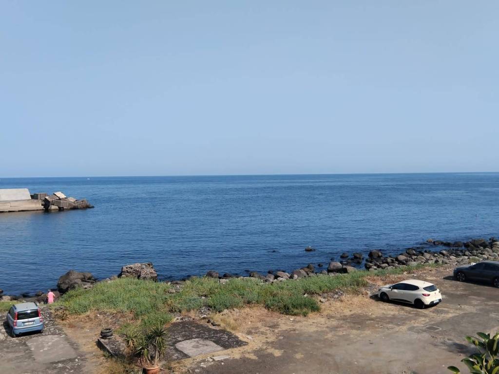 appartamento in affitto ad Acireale in zona Santa Maria la Scala