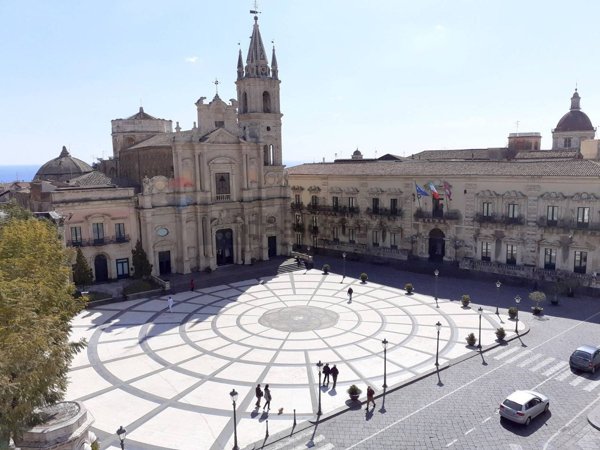 negozio in affitto ad Acireale in zona Centro Storico