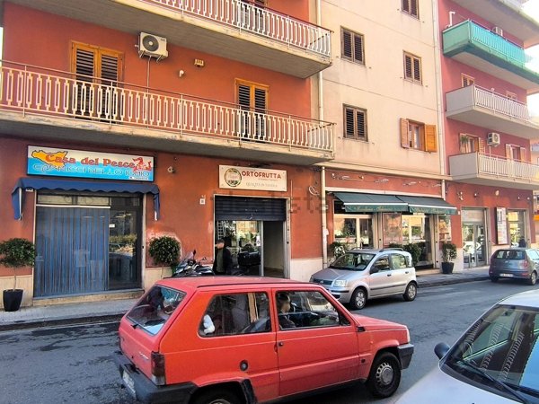 locale commerciale in affitto ad Acireale