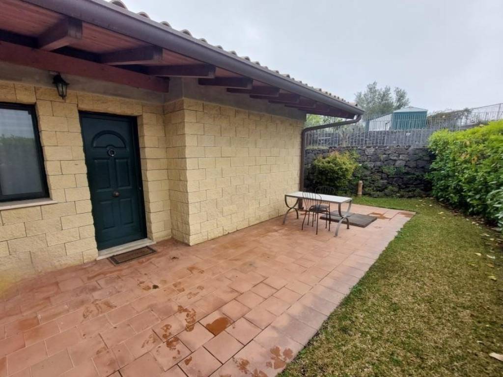 appartamento in affitto ad Acireale in zona Pennisi