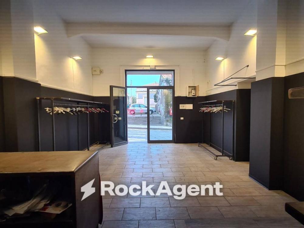negozio in affitto ad Acireale in zona Guardia