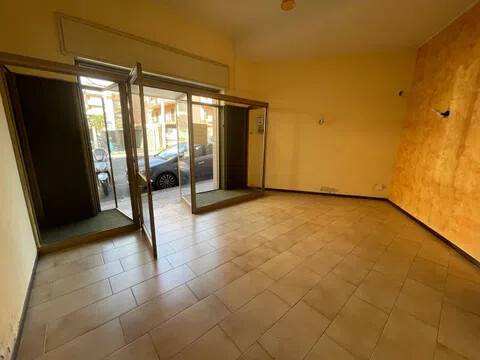 negozio in affitto ad Acireale in zona San Giovanni