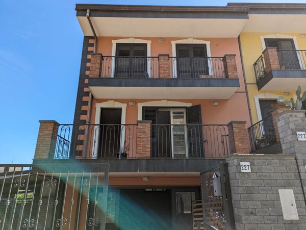casa indipendente in affitto ad Acireale in zona Pennisi