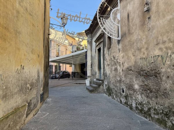 negozio in affitto ad Acireale in zona Centro Storico