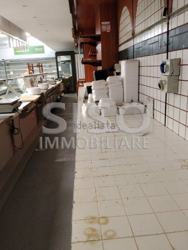 locale commerciale in affitto ad Acireale