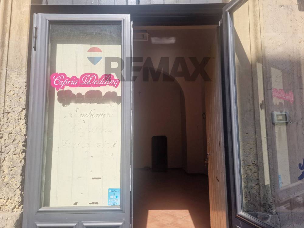locale commerciale in affitto ad Acireale