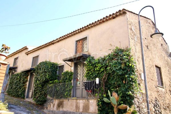 appartamento in affitto ad Acireale in zona Capo Mulini