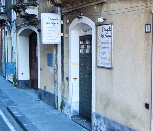 negozio in affitto ad Aci Sant'Antonio