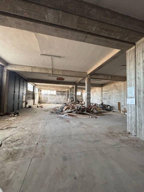 locale commerciale in affitto ad Aci Sant'Antonio