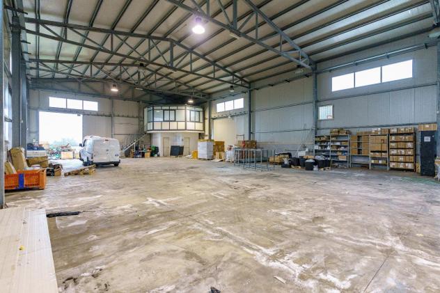 locale commerciale in affitto ad Aci Sant'Antonio