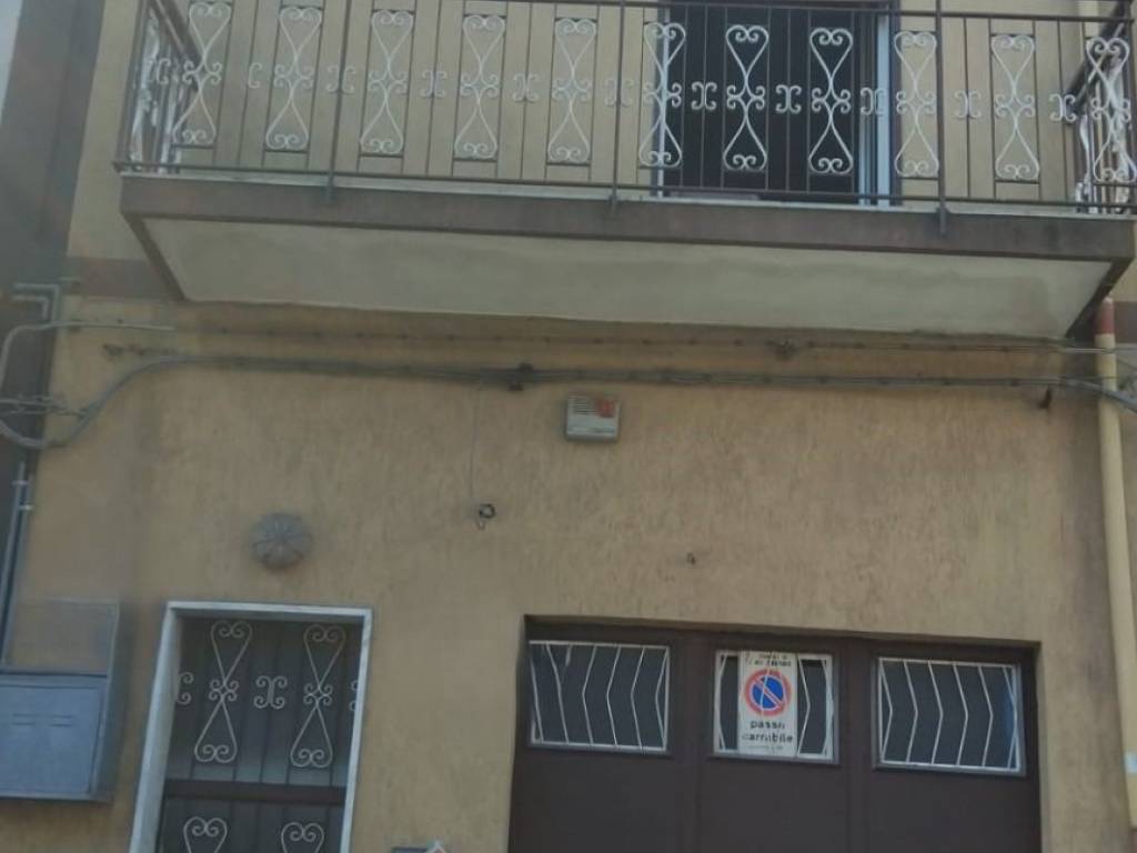appartamento in affitto ad Aci Sant'Antonio in zona Lavina