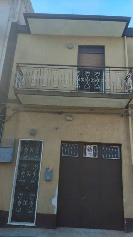 appartamento in affitto ad Aci Sant'Antonio in zona Lavina