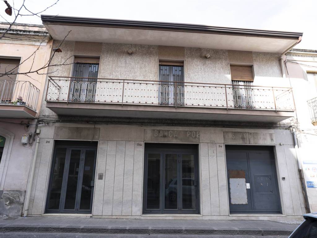 negozio in affitto ad Aci Sant'Antonio