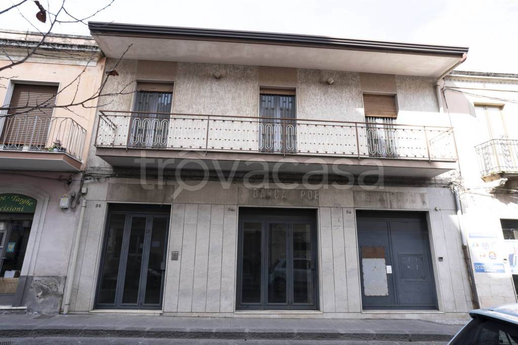 negozio in affitto ad Aci Sant'Antonio