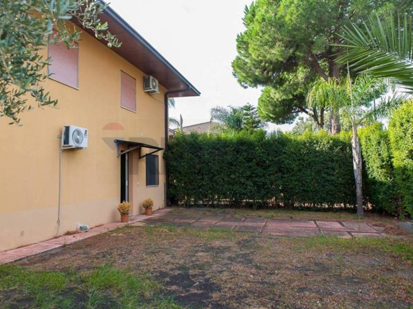 casa indipendente in affitto ad Aci Sant'Antonio
