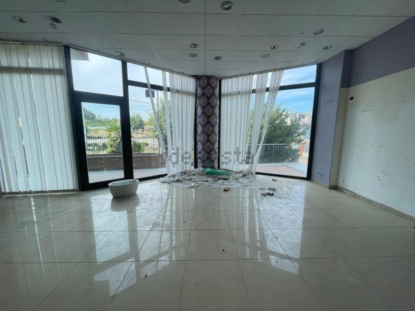 negozio in affitto ad Aci Sant'Antonio