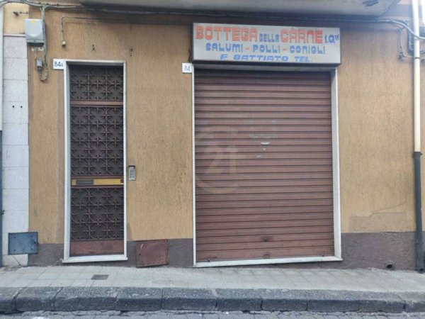 negozio in affitto ad Aci Sant'Antonio