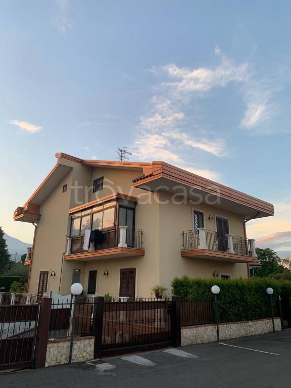 casa indipendente in affitto ad Aci Sant'Antonio