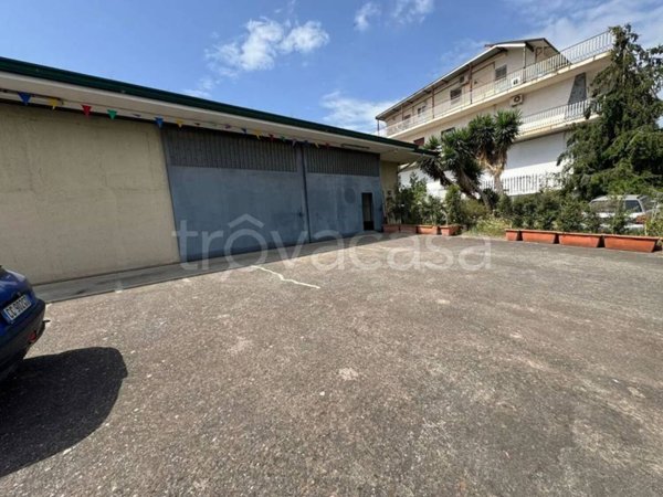 negozio in affitto ad Aci Sant'Antonio