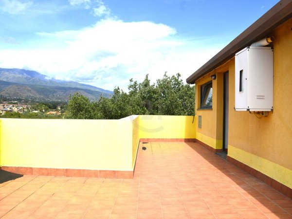 appartamento in affitto ad Aci Sant'Antonio in zona Lavina