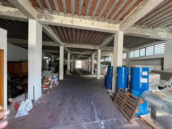 locale commerciale in affitto ad Aci Sant'Antonio in zona Lavina