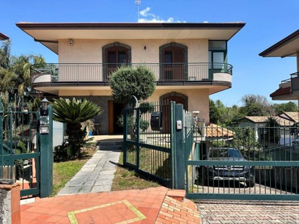 casa indipendente in affitto ad Aci Sant'Antonio