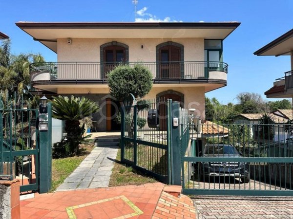 casa indipendente in affitto ad Aci Sant'Antonio