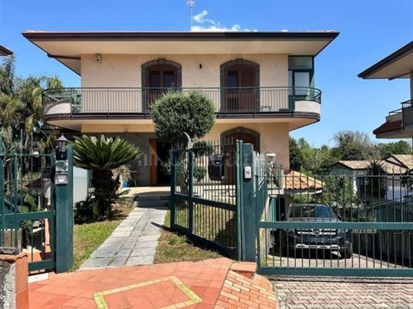 appartamento in affitto ad Aci Sant'Antonio