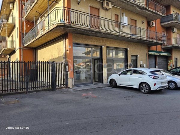 negozio in affitto ad Aci Sant'Antonio