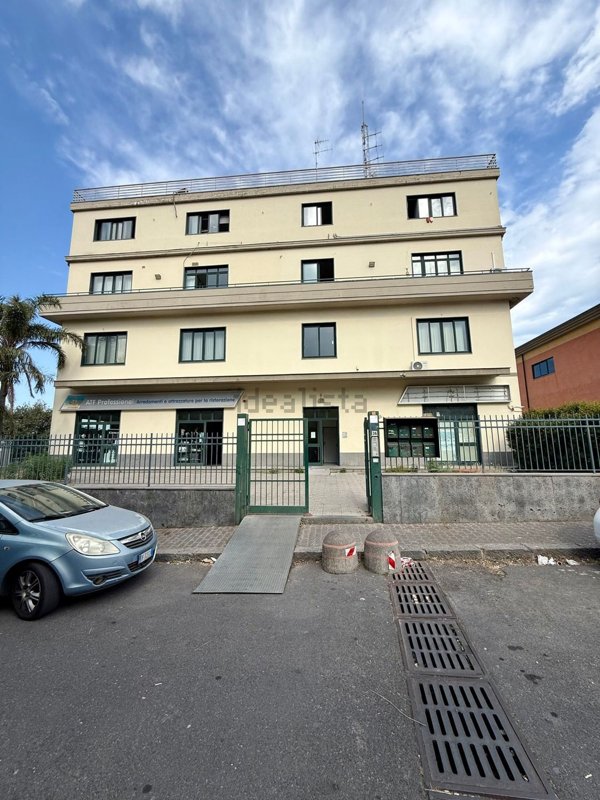 ufficio in affitto ad Aci Sant'Antonio in zona Lavina