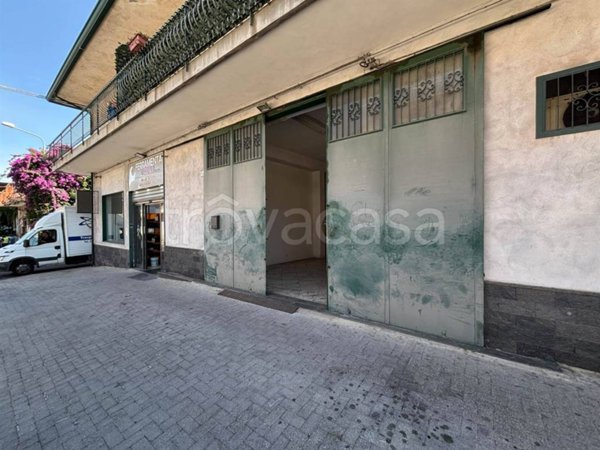 locale commerciale in affitto ad Aci Sant'Antonio in zona Lavina