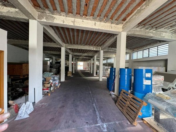 locale commerciale in affitto ad Aci Sant'Antonio in zona Lavina