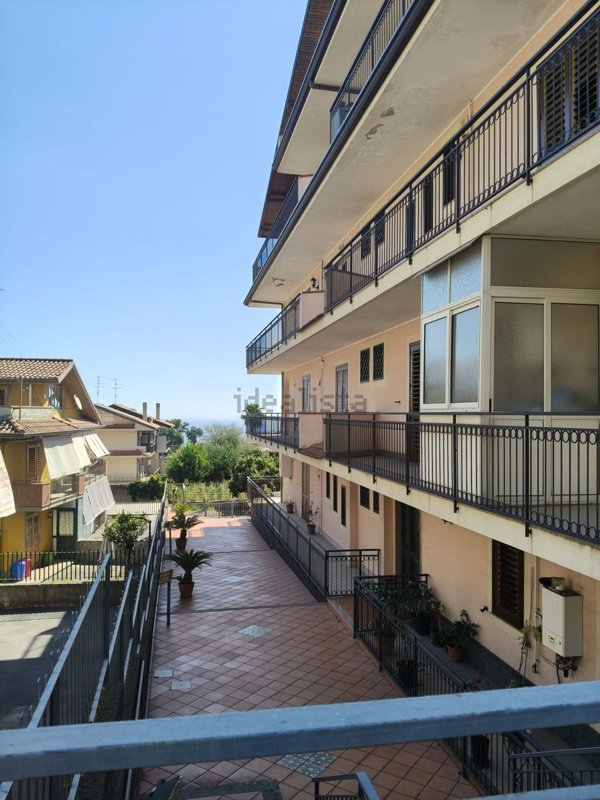 appartamento in affitto ad Aci Sant'Antonio in zona Lavina