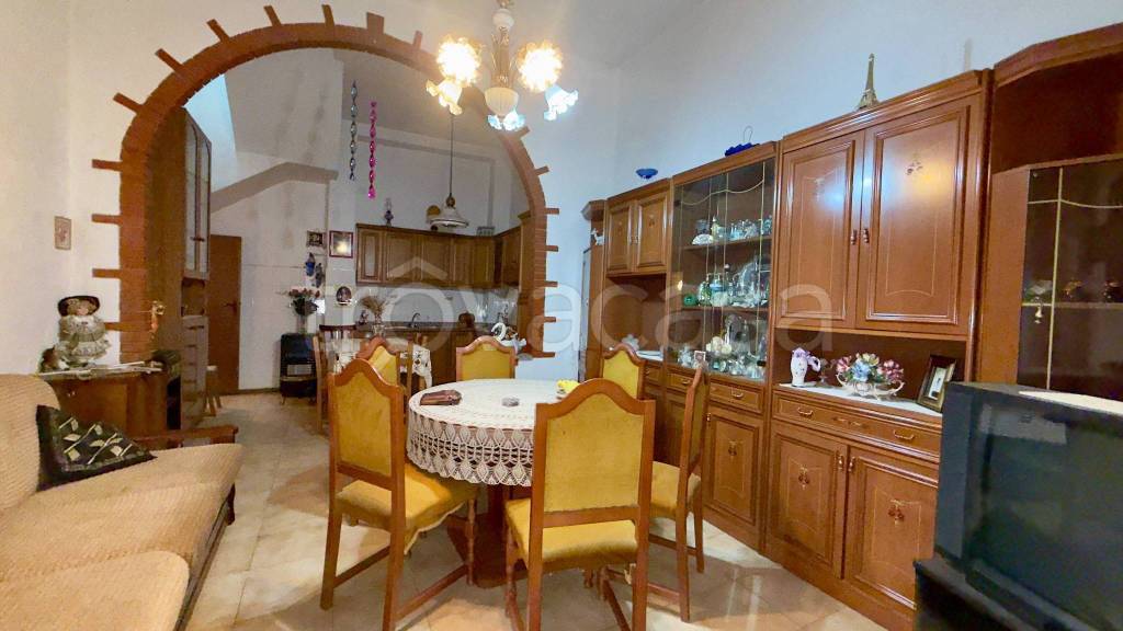 casa indipendente in affitto ad Adrano