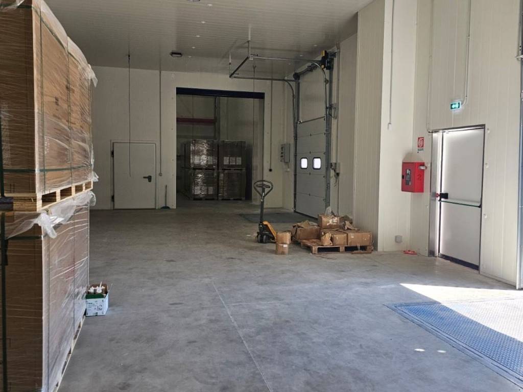 locale commerciale in affitto a Belpasso