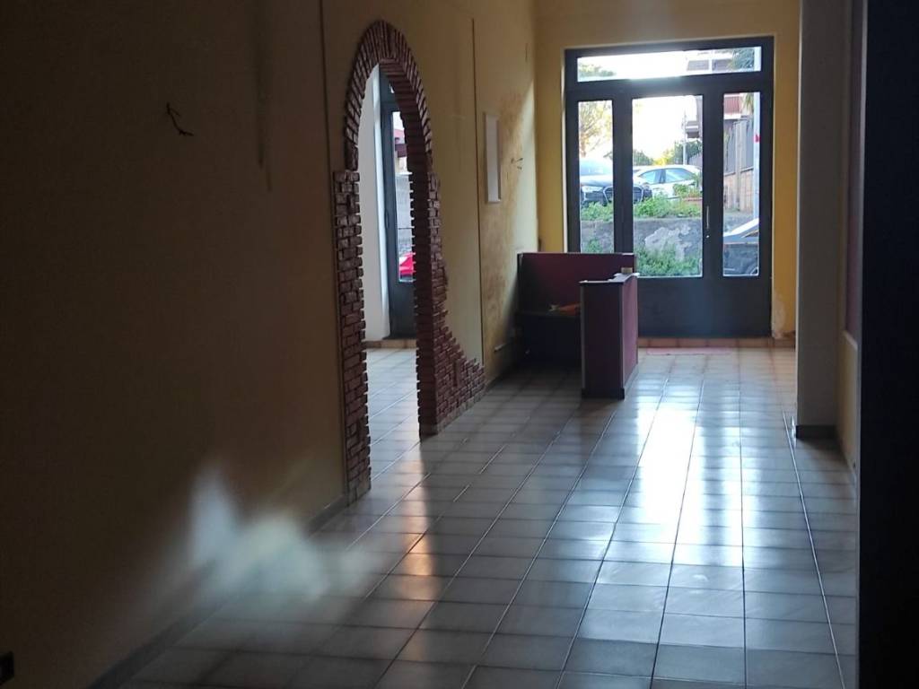 negozio in affitto a Belpasso