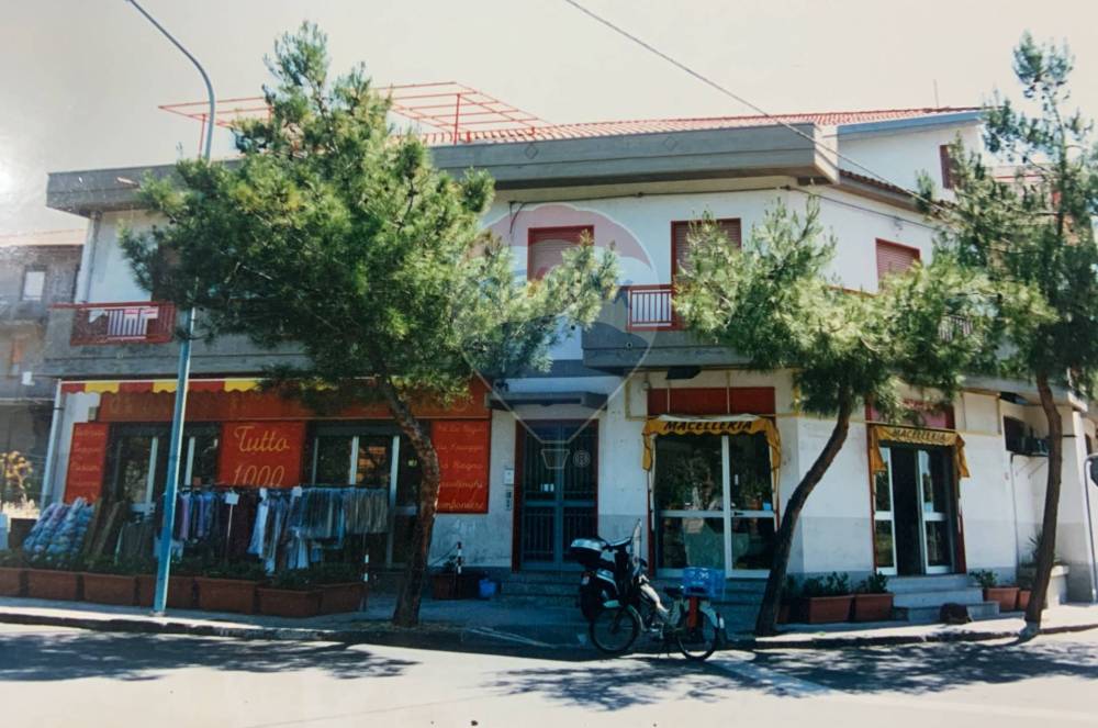 locale commerciale in affitto a Belpasso