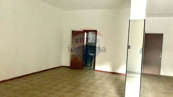 locale commerciale in affitto a Belpasso