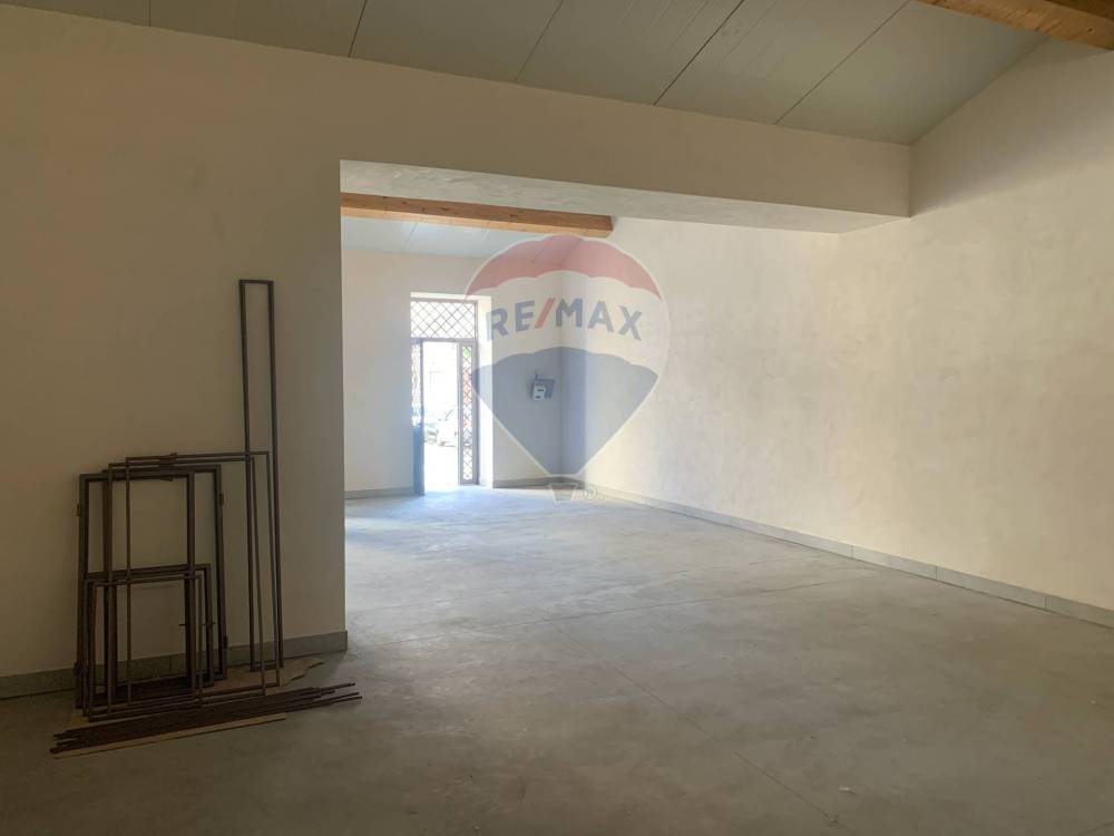 locale commerciale in affitto a Belpasso