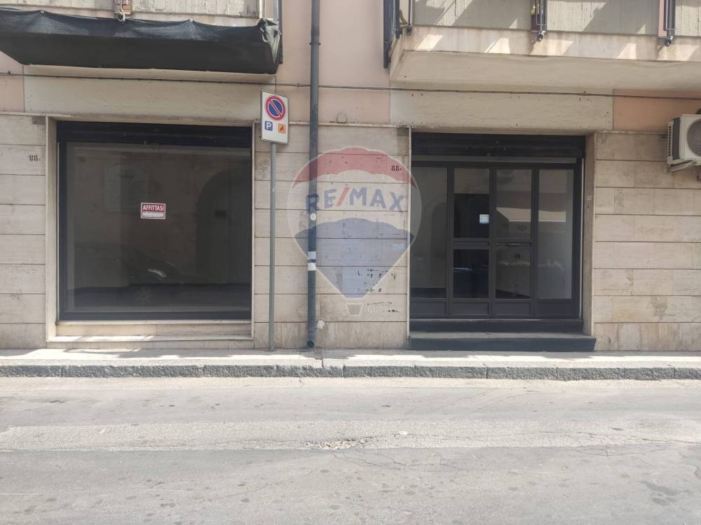 locale commerciale in affitto a Belpasso