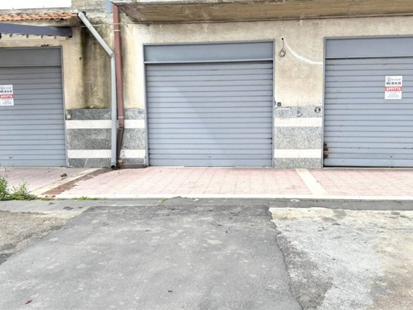 negozio in affitto a Belpasso in zona Piano Tavola