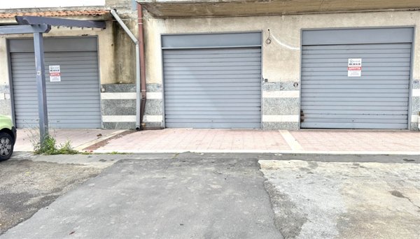 locale commerciale in affitto a Belpasso