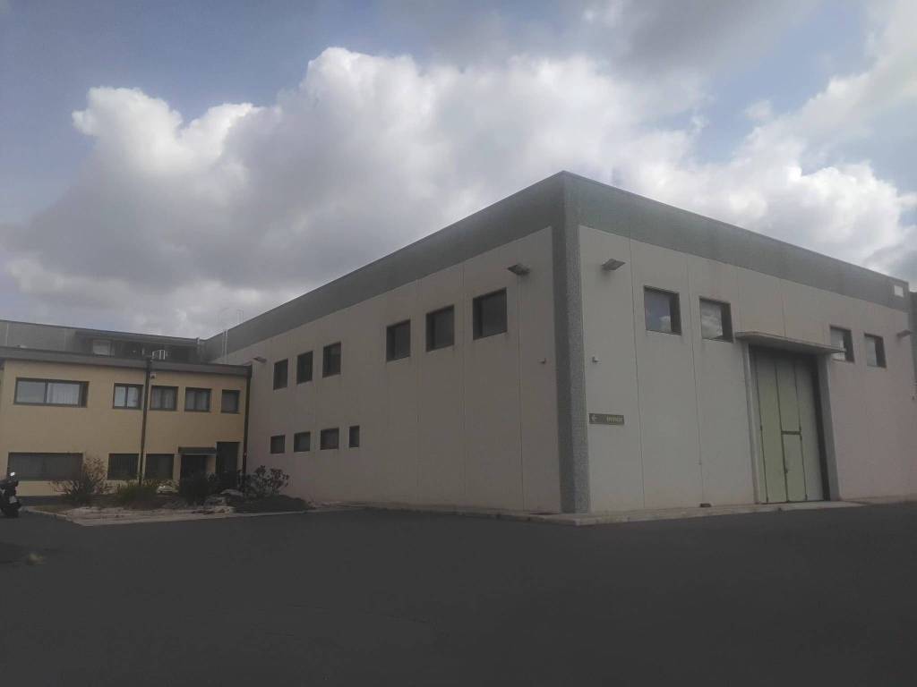 locale commerciale in affitto a Belpasso in zona Piano Tavola