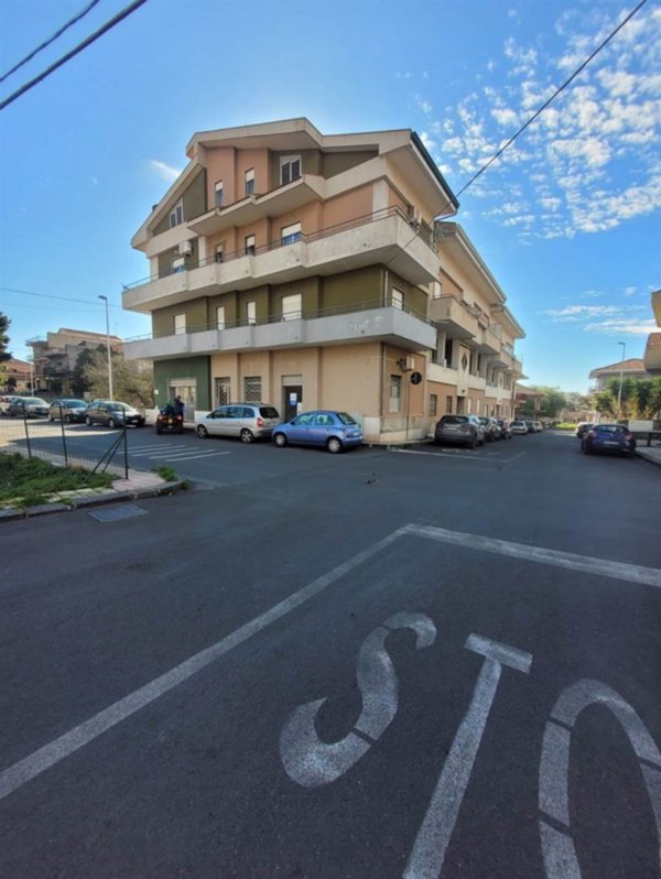 negozio in affitto a Belpasso