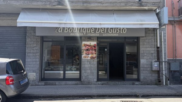 negozio in affitto a Belpasso in zona Piano Tavola